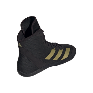 Der Adizero Ringerschuh von Adidas. Das neue Topmodell für alle die mehr auf der Matte wollen. MIt super Passform und Grip in Training und Wettkampf. Sehr schlank und flach gebaut. Ohne Kompromisse sorgt der Adizero für perfekten Halt in deinem Ringen. Code: 3207