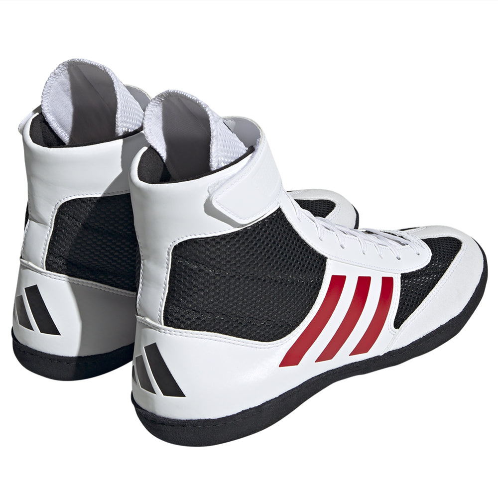 Die Adidas Combat Speed 5 (CS5) Ringerschuhe zählen zu unseren absoluten Bestsellern. Hier in der Farbe Schwarz/Weiss/Rot. Die Kombination aus Qualität, Stabilität in Training und Wettkampf sowie eine unschlagbaren Preis, machen den Adidas Combat Speed Ringerschuh zu einer Must-Have für jeden Ringer.