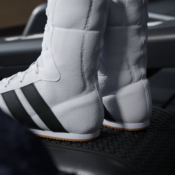 Diese Kampfsport-Boxschuhe von Adidas unterstützen explosive Bewegungen und schnelle Reaktionen im Boxen und Kickboxen. Ideal für Athleten, die im Training auf Geschwindigkeit setzen.