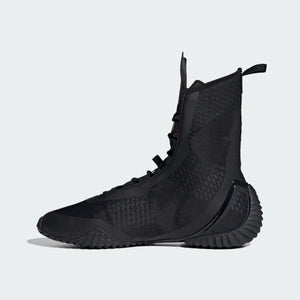 Diese hochwertigen Boxschuhe von Adidas wurden für den modernen Kampfsport entwickelt und unterstützen Athleten im Boxen, Kickboxen und MMA. Das leichte Design sorgt für optimale Beweglichkeit im Ring.