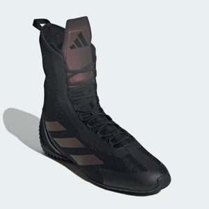 Die Speedex Ultra Boxschuhe von Adidas kombinieren Stabilität und Flexibilität für präzises Training im Kampfsport. Perfekt geeignet für schnelle Richtungswechsel und dynamische Bewegungen beim Boxen.