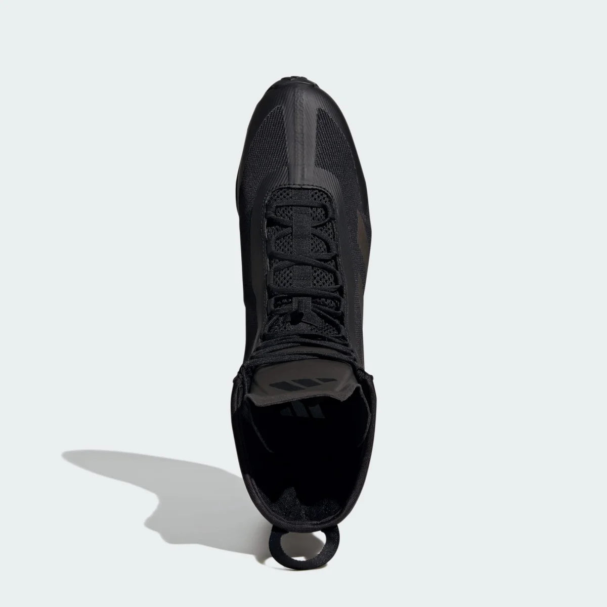 Diese Premium Boxschuhe von Adidas sind für ambitionierte Kampfsportler entwickelt, die Wert auf Geschwindigkeit und Kontrolle legen. Ideal für intensives Boxtraining und funktionelles Gym-Workout.