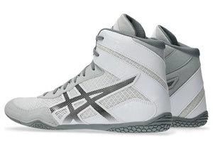Die Matcontrol 3 von ASICS in Weiß überzeugen durch modernes Design und kampfsportspezifische Eigenschaften. Optimal für Technik-Training und Sparring.