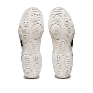 Asics Matflex 7 Weiß – Der ideale Ringerschuh für Athleten, die Bewegungsfreiheit und Stabilität suchen. Das atmungsaktive Material hält die Füße kühl und trocken, während die griffige Außensohle festen Halt bietet, egal ob im Training oder Wettkampf.