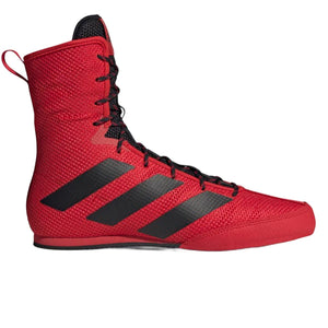 Phantom Athletics präsentiert die adidas Box Hog 3 Boxing Shoes in Rot, leichte, griffige Boxschuhe für intensives Box‑ und Sparring‑Training mit exzellentem Halt auf der Matte. Perfekt für ambitionierte Kampfsportler, die auf Komfort, Stabilität und Performance im Ring setzen.