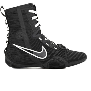 Die Nike HyperKO 3 Boxschuhe in Schwarz bieten maximale Performance für Boxen und Kampfsport. Das ultraleichte Design unterstützt schnelle Footwork, explosive Bewegungen und präzises Sparring im Ring.
