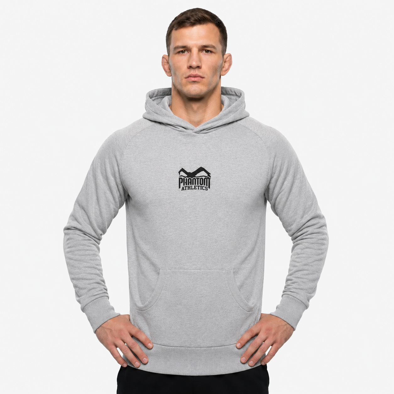 Der Phantom Athletics Hoodie Team Gray kombiniert sportlichen Komfort mit funktionalem Design für Kampfsportler und Athleten. Das weiche, strapazierfähige Material sorgt für angenehme Wärme beim Warm-up, im Gym oder auf dem Weg zum Training und eignet sich ideal für MMA, Boxen und Fitness.