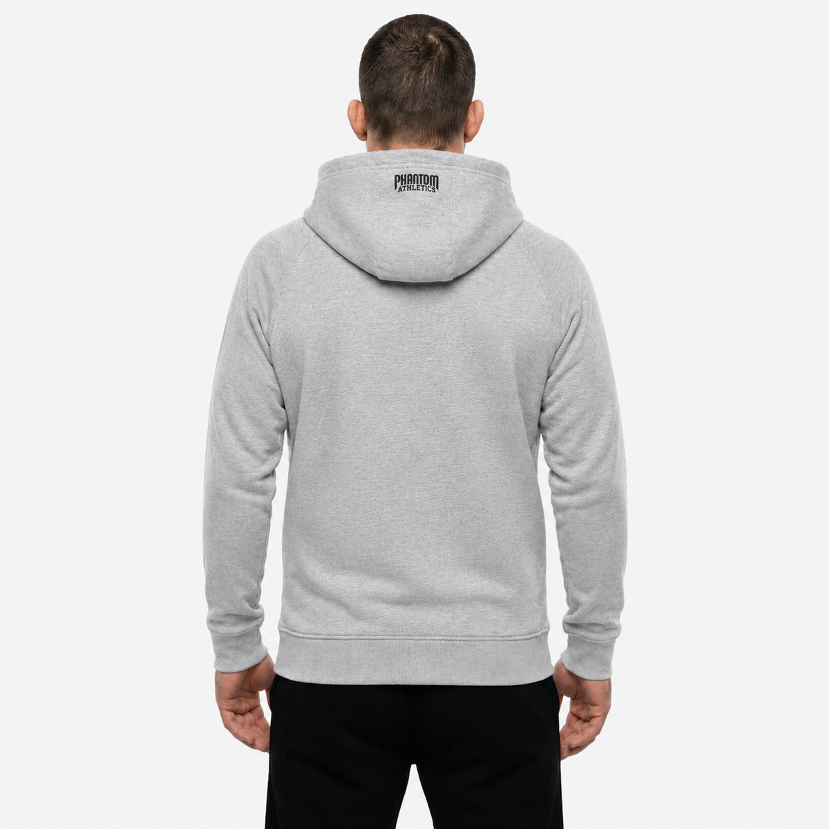 Dieser hochwertige Hoodie von Phantom Athletics steht für einen cleanen, athletischen Look im Kampfsport-Alltag. Der bequeme Schnitt bietet optimale Bewegungsfreiheit und macht ihn perfekt für Aufwärmphasen, Sparring-Vorbereitung oder entspannte Trainingstage.