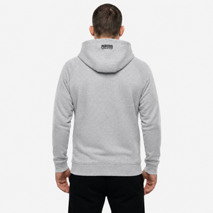 Dieser hochwertige Hoodie von Phantom Athletics steht für einen cleanen, athletischen Look im Kampfsport-Alltag. Der bequeme Schnitt bietet optimale Bewegungsfreiheit und macht ihn perfekt für Aufwärmphasen, Sparring-Vorbereitung oder entspannte Trainingstage.