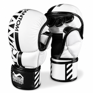Die Phantom Athletics MMA Sparring Gloves Apex Whiteout wurden speziell für sicheres Sparring im MMA und Kampfsport entwickelt. Die starke Polsterung schützt Hände und Trainingspartner bei Grappling, Striking und Mixed Martial Arts Training auf hohem Niveau.