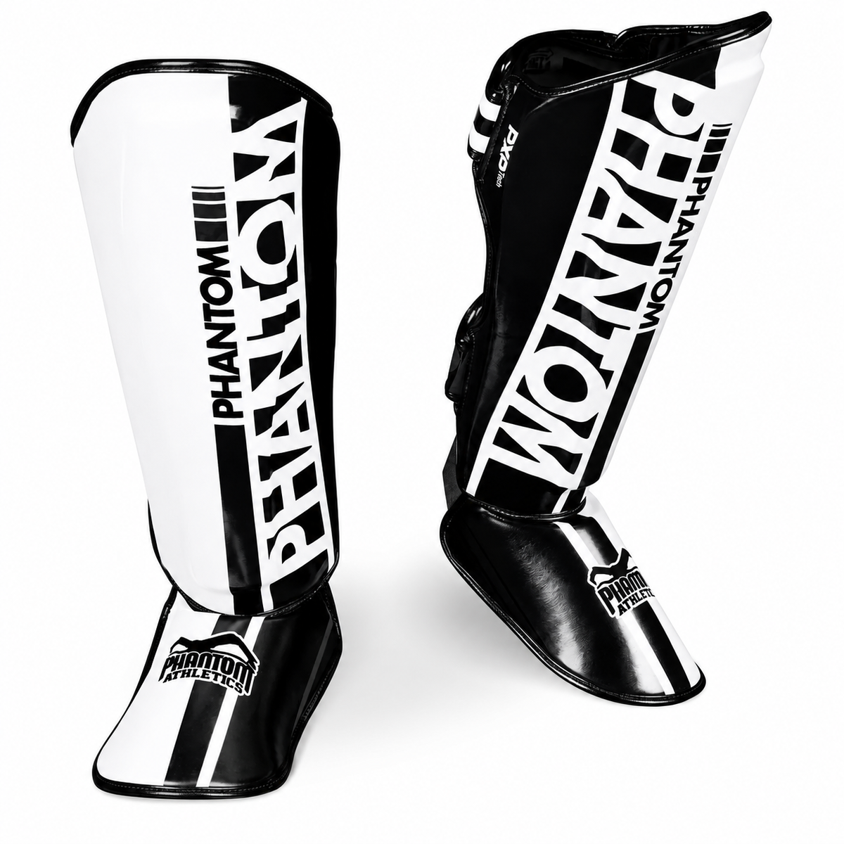 Die Phantom Athletics Shinpads Apex Striking Whiteout bieten optimalen Schutz für Schienbein und Fuß bei intensivem Kampfsport-Training. Die starke Polsterung absorbiert harte Kicks zuverlässig und macht sie ideal für MMA, Kickboxen und Muay Thai Sparring.