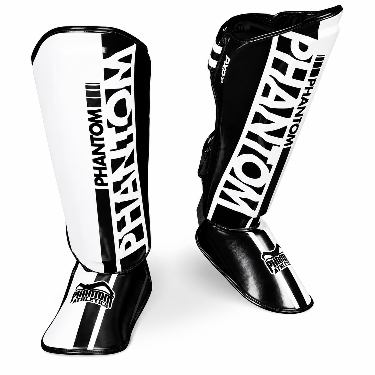 Die Phantom Athletics Shinpads Apex Striking Whiteout bieten optimalen Schutz für Schienbein und Fuß bei intensivem Kampfsport-Training. Die starke Polsterung absorbiert harte Kicks zuverlässig und macht sie ideal für MMA, Kickboxen und Muay Thai Sparring.