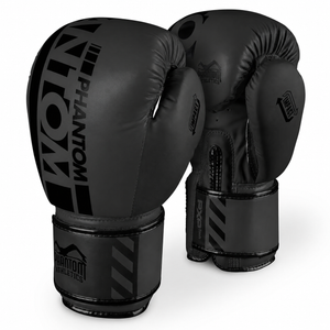 Die Phantom Athletics Boxhandschuhe Apex Blackout wurden für intensives Kampfsport-Training entwickelt und bieten zuverlässigen Schutz bei Boxen, Kickboxen und Muay Thai. Die hochwertige Polsterung absorbiert Schläge effektiv und sorgt für Stabilität und Sicherheit beim Sparring und Sandsacktraining.