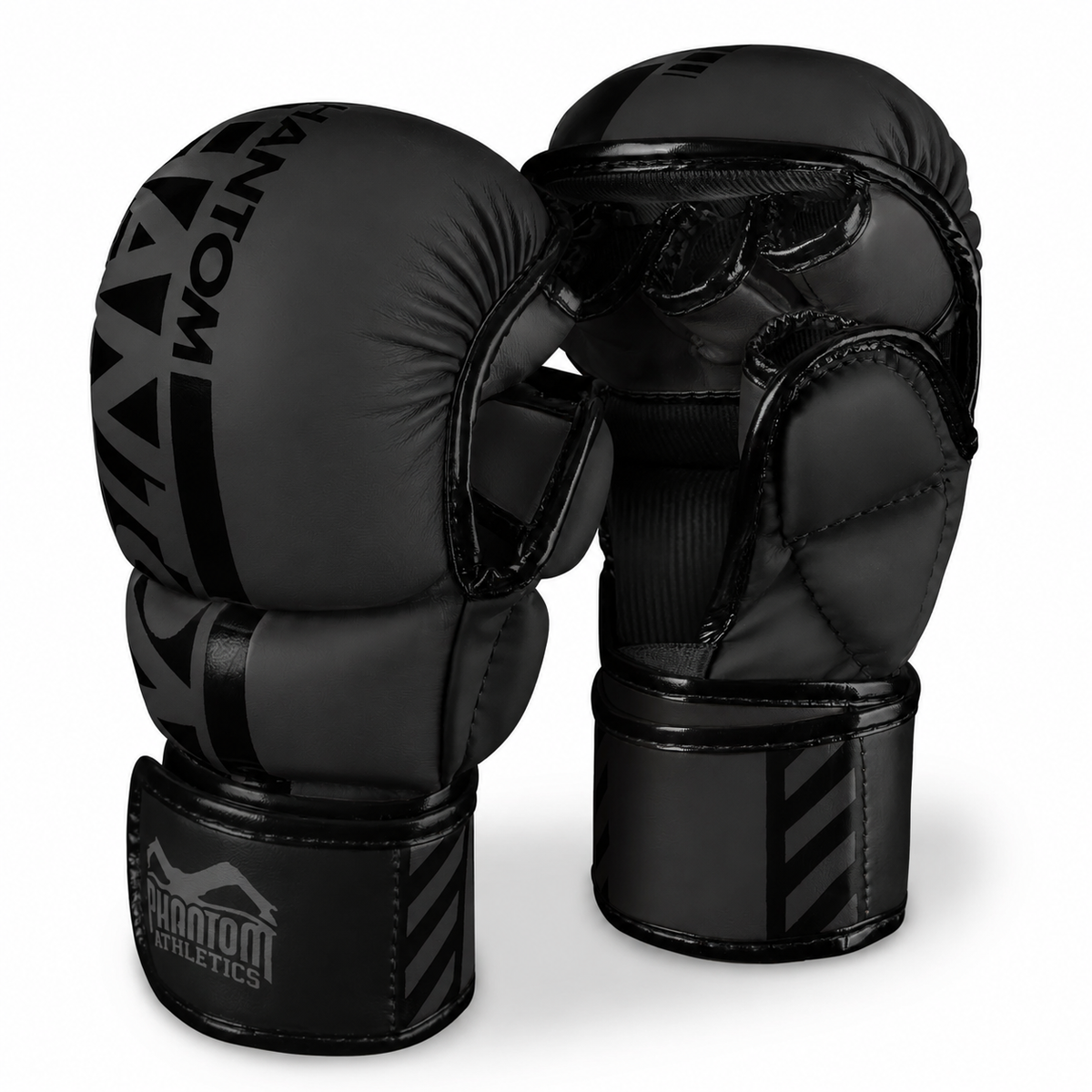 Die Phantom Athletics MMA Sparring Gloves Apex Blackout wurden für sicheres und kontrolliertes Training im MMA entwickelt. Die hochwertige Polsterung schützt Hände und Partner zuverlässig bei Sparring, Grappling und Striking im intensiven Kampfsport-Alltag.