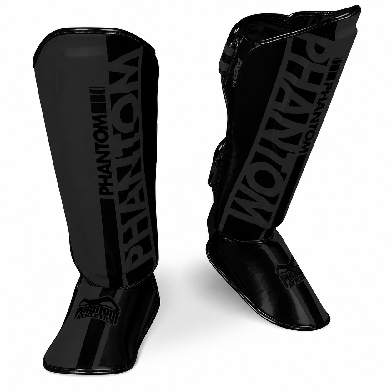 Die Phantom Athletics Shinpads Apex Striking Blackout bieten zuverlässigen Schutz für Schienbein und Fuß bei intensivem Kampfsport-Training. Die hochwertige Polsterung absorbiert harte Kicks effektiv und macht sie ideal für MMA, Kickboxen und Muay Thai Sparring.