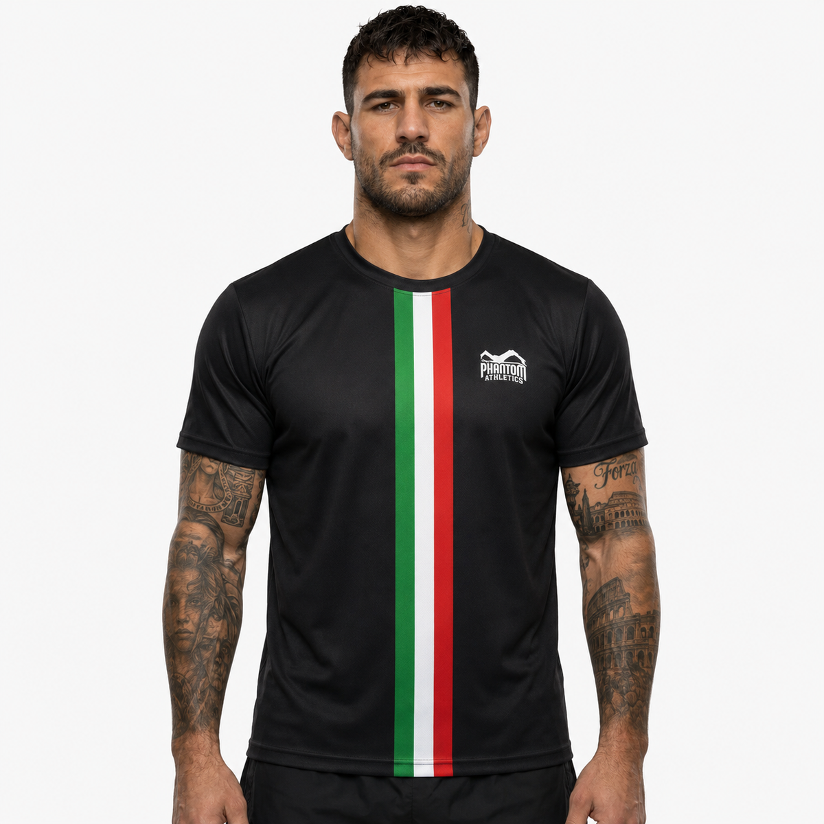 Das Phantom Athletics Trainingsshirt EVO Team Italy kombiniert sportliches Design mit funktioneller Performance für intensives Kampfsport-Training. Das atmungsaktive Material eignet sich ideal für MMA, Boxen, Kickboxen oder Muay Thai und sorgt auch bei harten Sparring-Sessions für ein angenehm trockenes Tragegefühl.