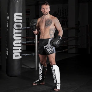 Phantom Athletics hat diese Schienbeinschoner für maximale Stabilität und Schlagabsorption entwickelt. Ideal für intensives Striking-Training im MMA und Kickboxen mit Fokus auf Sicherheit und Kontrolle.