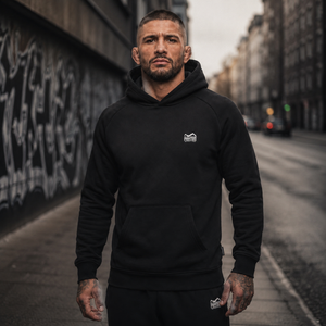 Mit seinem hochwertigen Material ist dieser Hoodie von Phantom Athletics ideal für MMA, Boxen, Kickboxen und funktionelles Training. Er hält dich warm und unterstützt dich zuverlässig vor und nach intensiven Kampfsporteinheiten.