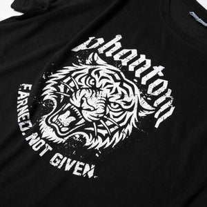 Mit dem Phantom Athletics T-Shirt Spirit in Schwarz tragen Kampfsportler ihren Fight Lifestyle auch außerhalb des Trainings. Die moderne Kampfsportbekleidung eignet sich für MMA, BJJ, Grappling, Wrestling, Boxen und Fitness.