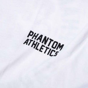 Das weiße Phantom Athletics Serpent T-Shirt überzeugt mit kontrastreichem Rückenprint in Rot, Schwarz und Oliv sowie einem kleinen Phantom Logo auf der Brust. Die hochwertige Kampfsportbekleidung verbindet einen markanten Fighter-Look mit hohem Komfort für Training und Alltag.