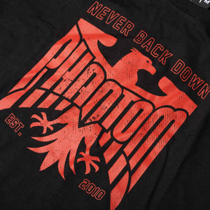 Das Phantom Athletics T-Shirt GERMANY NBD in Schwarz/Rot verbindet einen kontrastreichen Frontprint mit einem sportlichen Athletic Fit für maximale Bewegungsfreiheit. Die hochwertige Fightwear eignet sich für Boxen, Kickboxen, Muay Thai, MMA und Functional Fitness.