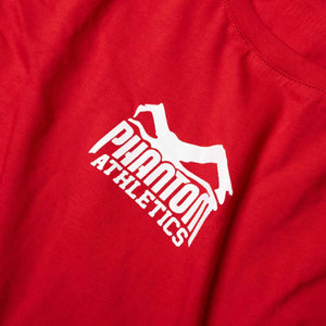 Mit dem Phantom Athletics Team T-Shirt in Rot tragen Kampfsportler hochwertige Fightwear mit sportlicher Passform und zeitlosem Design. Das Shirt bietet viel Bewegungsfreiheit für MMA, BJJ, Grappling, Boxen, Muay Thai und intensive Workouts.