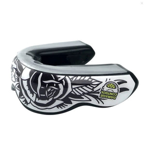 Dieser Mundschutz aus der Extreme Impact Series kombiniert modernes Design mit maximaler Schutzwirkung. Ideal für ambitionierte Fighter, die auf Zahnschutz im Profi-Standard setzen.