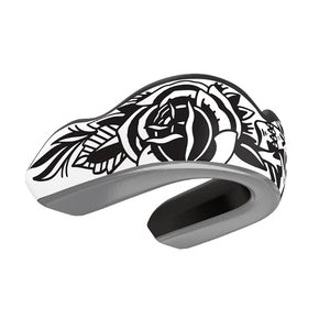 Der Damage Control Mouthguard Extreme Impact BlackArts 2.0 bietet maximalen Schutz für Zähne und Kiefer bei harten Kampfsporteinheiten. Ideal für MMA, Boxen, Thaiboxen und andere Vollkontakt-Sportarten.