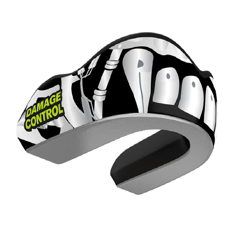 Der Damage Control Zahnschutz Giga Bite aus der Extreme Impact Series schützt zuverlässig bei harten Schlägen und Takedowns. Ideal für MMA, Boxen und Muay Thai Training mit maximaler Stoßdämpfung und sicherem Sitz.