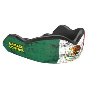 Damage Control Zahnschutz - Mexican Flag für MMA und Kampfsport.
Dieser Zahnschutz vereint hervorragenden Schutz und Komfort mit einem patriotischen Mexican Flag Design. Perfekt für Kampfsportarten wie MMA, Boxen, Muay Thai und BJJ.