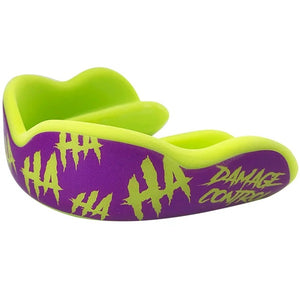 Hochwertiger Damage Control Zahnschutz - Hahaha 2.0 für Kämpfer.
Dieser Zahnschutz kombiniert maximale Stoßdämpfung mit einem auffälligen und einzigartigen Design. Ideal für Training und Wettkämpfe in Kampfsportarten wie Muay Thai und MMA.