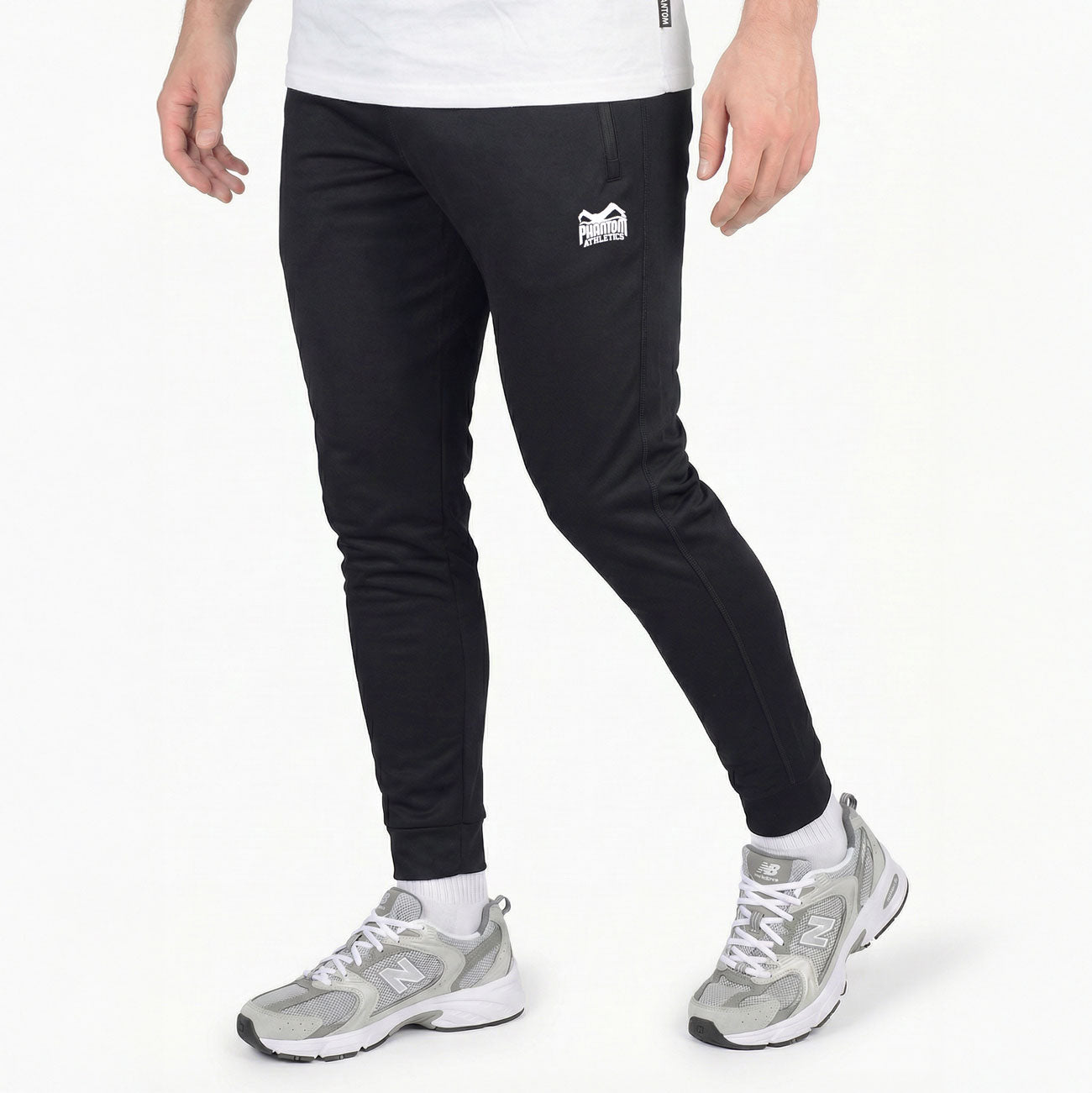 Die Phantom Athletics Jogger EVO ist eine elastische Trainingshose für intensives Kampfsport-Training und funktionelle Workouts. Ideal für MMA, Grappling oder Kickboxen überzeugt sie mit atmungsaktivem Material und athletischem Schnitt.