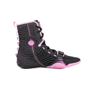 Mit den HyperKO 3 Boxing Shoes setzt Nike neue Maßstäbe im Bereich moderner Boxschuhe. Sie bieten hervorragenden Halt und Komfort für schnelle Richtungswechsel im Kampfsport.