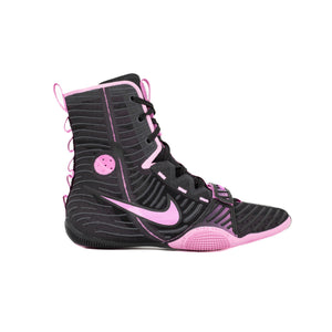 Diese Premium Boxschuhe sind für Athleten im MMA, Boxen und Kickboxen entwickelt worden, die Wert auf Geschwindigkeit und Stabilität legen. Ideal für tägliches Training und Wettkampfvorbereitung.