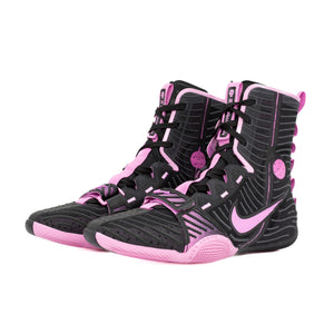 Diese hochwertigen Boxschuhe von Nike sind ideal für ambitionierte Kampfsportler im Bereich Boxen, Kickboxen und MMA. Das leichte Design unterstützt explosive Fußarbeit und präzises Sparring.