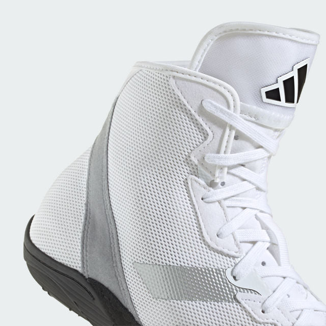 Adidas Adizero Wrestling-Schuhe in Weiß – ideal für Kampfsportler, die Wert auf Leichtigkeit und Stabilität beim Grappling und Boxen legen.