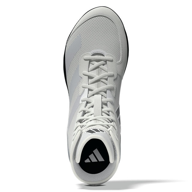 Weiße Wrestling-Schuhe von Adidas für ambitionierte Kampfsportler, die beste Qualität und Haltbarkeit im Training erwarten.