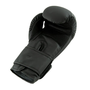 King Pro Boxing KPB BG REVO 4 – Schwarz
Die REVO 4 Boxhandschuhe von King Pro Boxing bieten ein modernes Design mit Mesh-Einsätzen in der Handfläche für optimale Belüftung. Die eingespritzte Schaumstoffpolsterung sorgt für hervorragenden Schutz bei jedem Schlag. Ideal für intensives Training, Sparring und Wettkämpfe im Boxen, Kickboxen und Muay Thai.