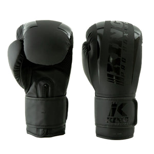 King Pro Boxing KPB BG REVO 4 Boxhandschuhe – Schwarz
Die REVO 4 Serie zeichnet sich durch ihre fortschrittliche Stoßdämpfung aus, die die Auswirkungen von Schlägen und Tritten reduziert und Verletzungen vorbeugt. Dank der Mesh-Einsätze wird eine gute Belüftung gewährleistet, um Überhitzung zu verhindern.