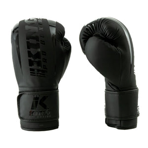 King Pro Boxing KPB BG REVO 4 Boxhandschuhe – Schwarz
Vielseitige Allround-Boxhandschuhe aus hochwertigem PU-Leder, ideal für Training, Sparring und Wettkämpfe. Mit eingespritzter Schaumstoffpolsterung und Mesh-Einsätzen in der Handfläche bieten sie optimalen Schutz und Atmungsaktivität. Der breite Klettverschluss sorgt für einen sicheren Halt am Handgelenk.