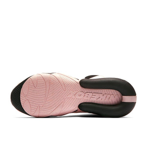 Leichter und stabiler Nike Boxstiefel mit Air Max 270-Fersenelement für optimalen Aufprallschutz. Entwickelt für Boxerinnen, die keine Kompromisse bei Komfort und Halt eingehen. Eine starke Wahl für funktionelles Training und technische Workouts.