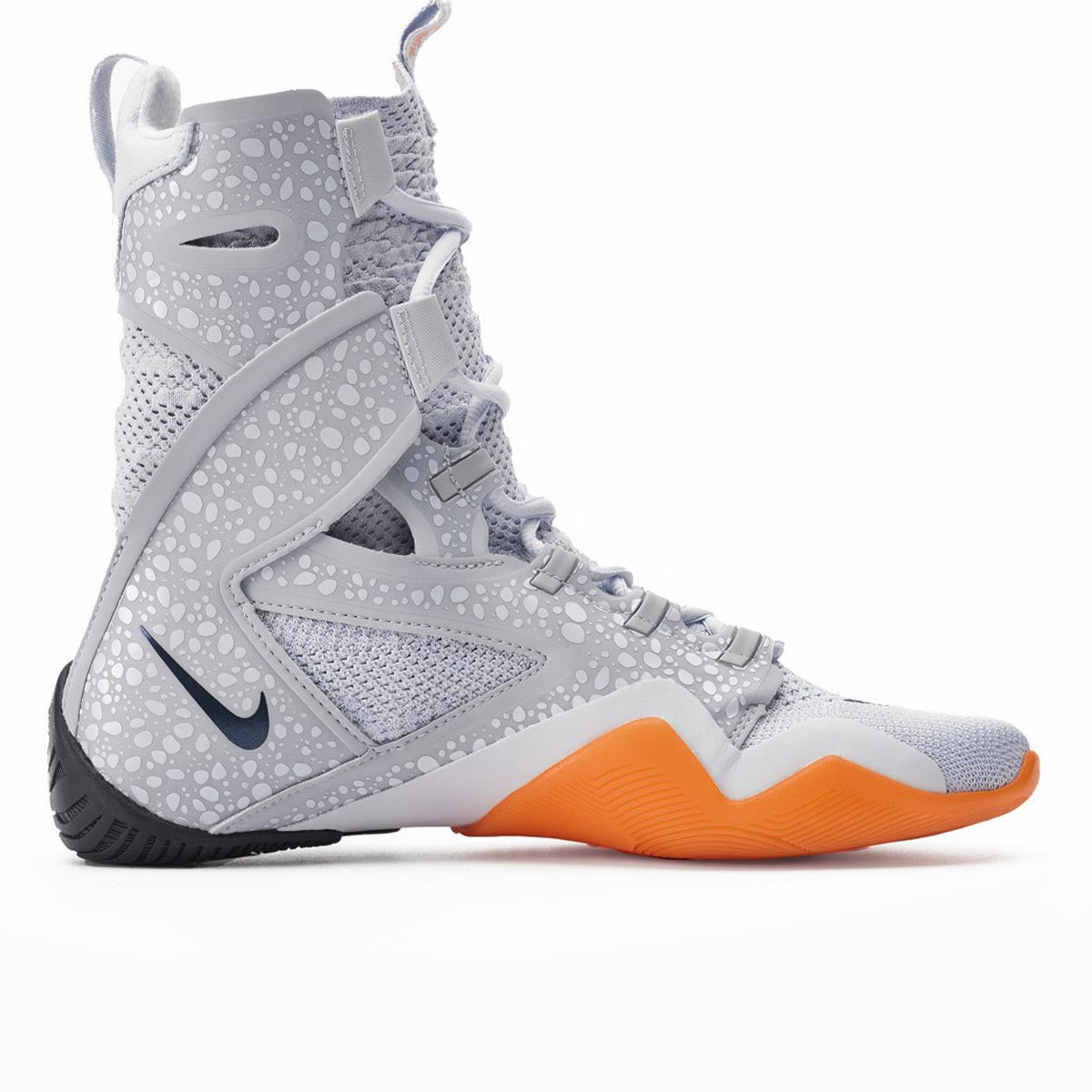 Hochwertige Boxschuhe „HyperKO 2 SE OLY“ von Nike in Grau für Boxtraining, Sparring und Kampfsport. Bieten optimalen Halt, leichten Tragekomfort und maximale Performance für Wettkämpfe und Training. Ideal für ambitionierte Boxer und Kampfsportler.