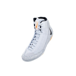 Funktionaler Ringerschuh in sportlichem Grau, speziell für Kampfsportarten wie MMA, Boxen und Kickboxen konzipiert, mit stützendem Knöchelbereich.