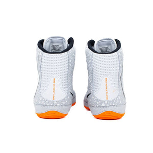 Der Nike Inflict 4 bietet zuverlässigen Halt auf der Matte, gepolsterten Knöchel-Support und eine langlebige Bauweise für Grappling und Ringen.