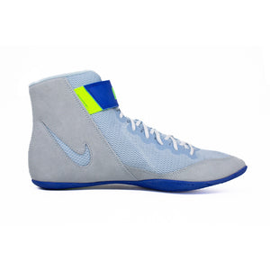 Die Nike Speedsweep VIII Ringerschuhe zeichnen sich durch ein ultraleichtes Design und eine flexible Sohlenstruktur aus – ideal für präzises Footwork beim Sparring. Ein Premium-Schuh für ambitionierte Kampfsport-Athleten.