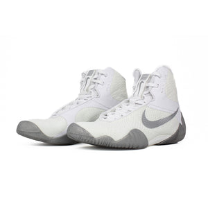 Nike Tawa Kampfsportschuh mit atmungsaktivem Mesh-Material für optimalen Tragekomfort beim Ringen. Das leichte Obermaterial sorgt auch bei langen Trainingseinheiten für ein angenehmes Fußklima. Ein Muss für jeden Ringer, der Wert auf Komfort und Funktion legt.