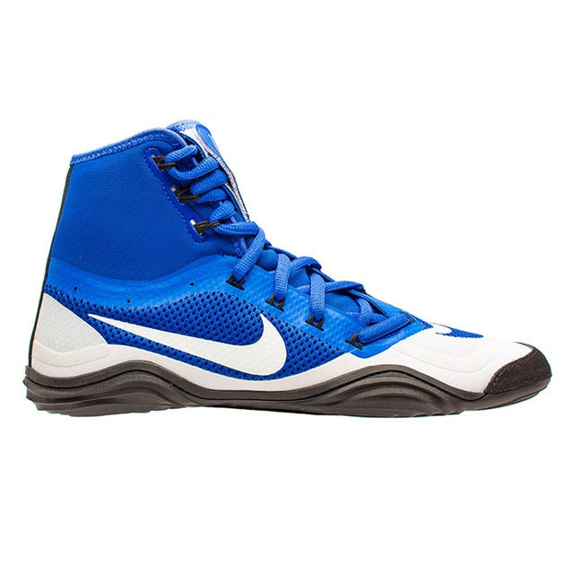 Обувки за борба Nike HYPERSWEEP LE. Професионалната борческа обувка за всички амбициозни борци. С най-модерната технология, Nike Hypersweep ви осигурява много сцепление върху тепиха за борба. На тренировки и състезания. Тук в синия цвят.