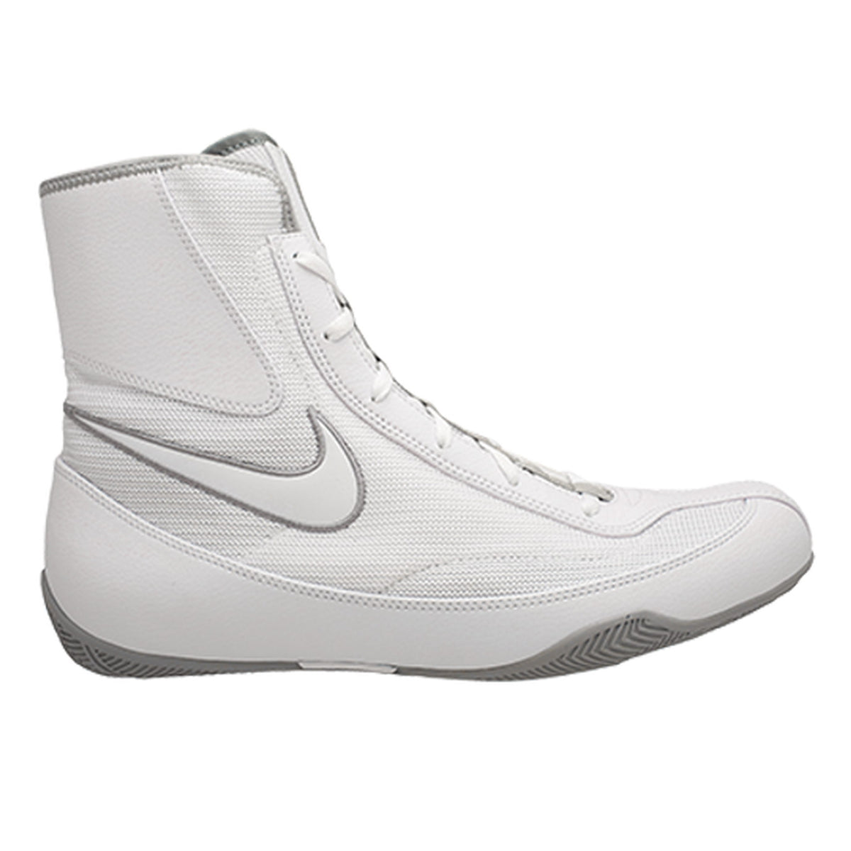 Boxschuhe Nike Machomai 2 in Weiß, perfekt für anspruchsvolle Boxer. Diese leichten und atmungsaktiven Schuhe bieten hervorragenden Halt, Stabilität und Komfort für Training und Wettkämpfe.