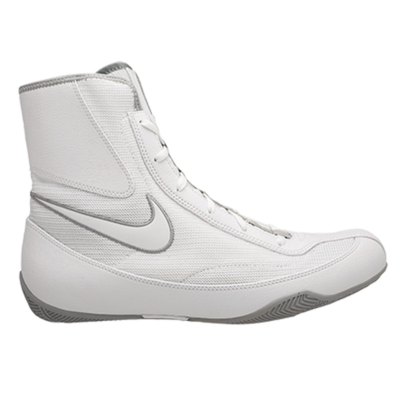 Boxschuhe Nike Machomai 2 in Weiß, perfekt für anspruchsvolle Boxer. Diese leichten und atmungsaktiven Schuhe bieten hervorragenden Halt, Stabilität und Komfort für Training und Wettkämpfe.