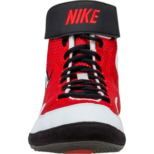 Der Nike Inflict 3 OG Red überzeugt mit einem sportlichen Design und dem ikonischen Swoosh-Logo in Schwarz. Seine Konstruktion ist speziell für Ringer optimiert, die Wert auf Performance legen.